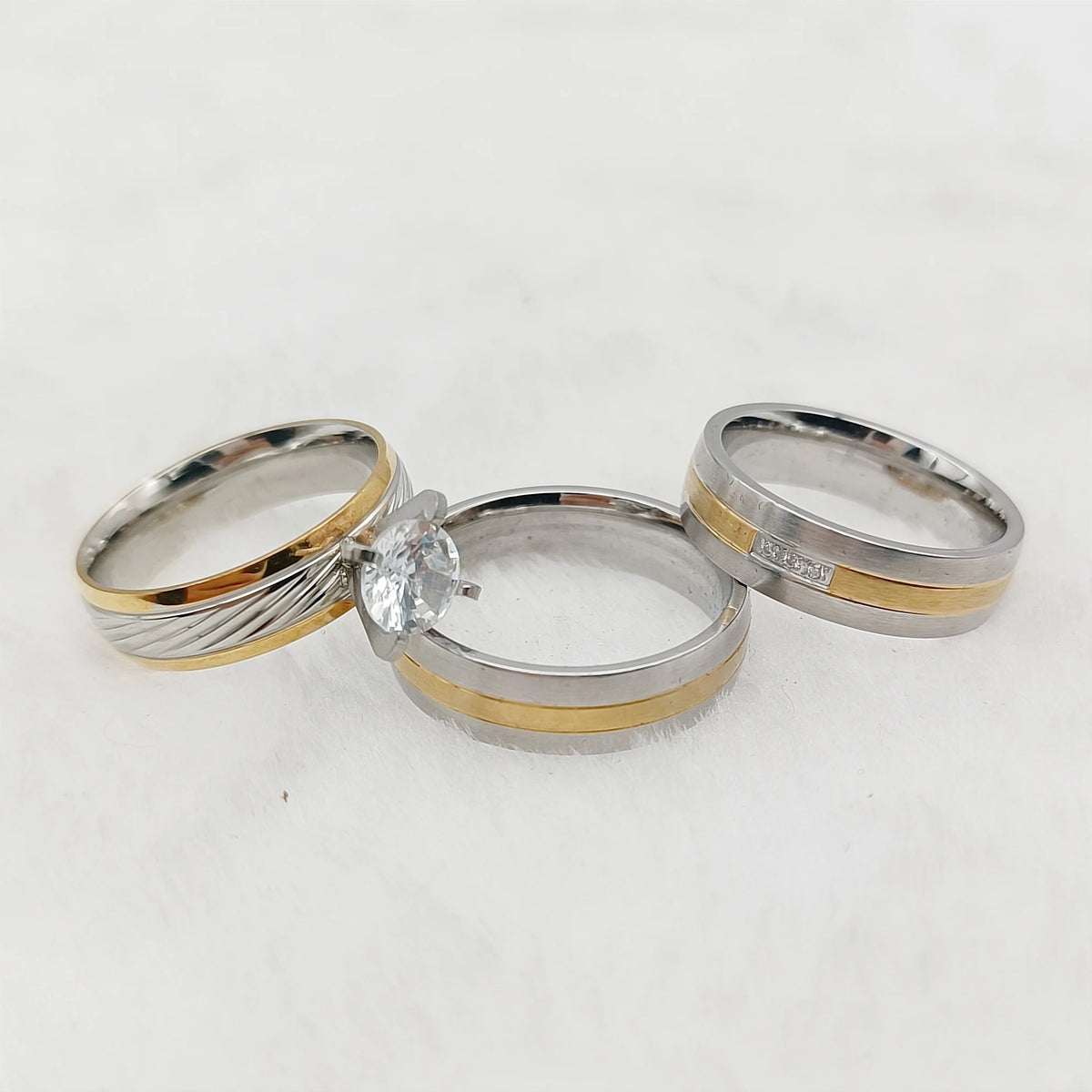 Parure de trois bagues de mariage et de fiançailles